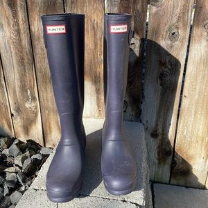 Women’s navy blue hunter boots size 9. Brand new.